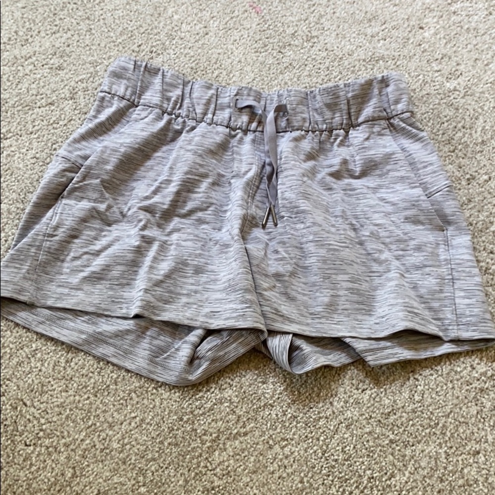 Lululemon shorts with pockets